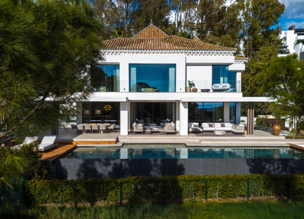 FRONTLINE GOLF VILLA WITH PANORAMIC SEA VIEWS IN LA QUINTA