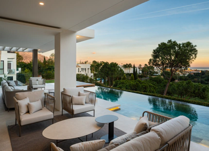 FRONTLINE GOLF VILLA WITH PANORAMIC SEA VIEWS IN LA QUINTA