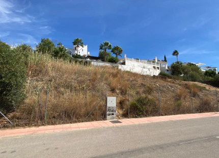 PROYECTO DE VILLA CONTEMPORÁNEA CON VISTAS AL MAR EN VENTA EN ESTEPONA