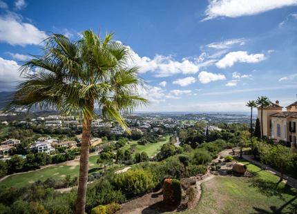 ÁTICO DE LUJO CON VISTAS PANORÁMICAS AL MAR Y LA MONTAÑA EN LA QUINTA