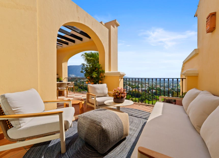 ÁTICO DE LUJO CON VISTAS PANORÁMICAS AL MAR Y LA MONTAÑA EN LA QUINTA