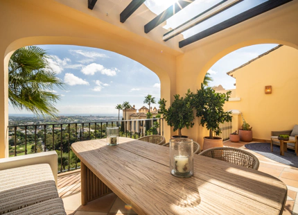 ÁTICO DE LUJO CON VISTAS PANORÁMICAS AL MAR Y LA MONTAÑA EN LA QUINTA