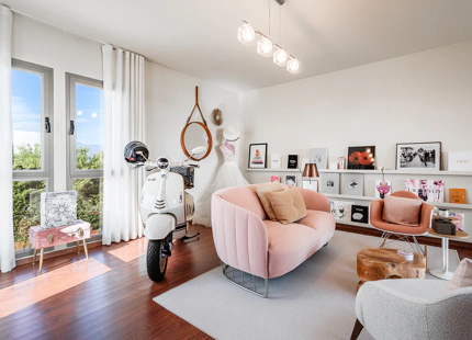 CASA ADOSADA DE ESTILO LOFT CON VISTAS ABIERTAS EN VENTA EN MARBELLA VIEWS, BENAHAVÍS