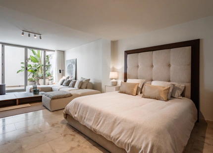 CASA ADOSADA DE ESTILO LOFT CON VISTAS ABIERTAS EN VENTA EN MARBELLA VIEWS, BENAHAVÍS