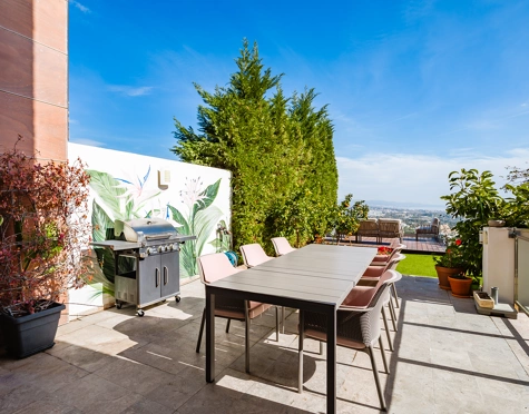 CASA ADOSADA DE ESTILO LOFT CON VISTAS ABIERTAS EN VENTA EN MARBELLA VIEWS, BENAHAVÍS