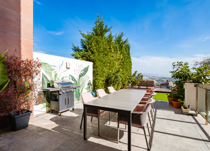 CASA ADOSADA DE ESTILO LOFT CON VISTAS ABIERTAS EN VENTA EN MARBELLA VIEWS, BENAHAVÍS