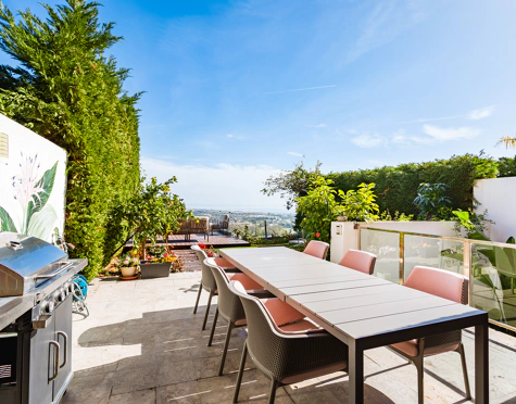 CASA ADOSADA DE ESTILO LOFT CON VISTAS ABIERTAS EN VENTA EN MARBELLA VIEWS, BENAHAVÍS