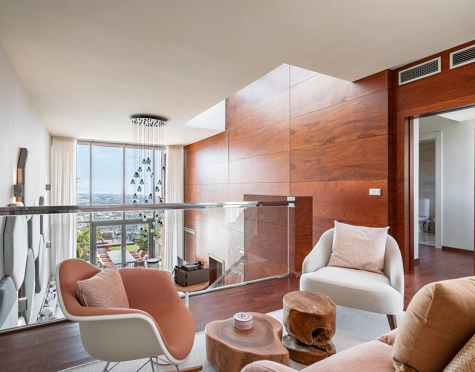 CASA ADOSADA DE ESTILO LOFT CON VISTAS ABIERTAS EN VENTA EN MARBELLA VIEWS, BENAHAVÍS