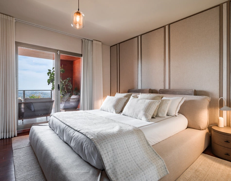 CASA ADOSADA DE ESTILO LOFT CON VISTAS ABIERTAS EN VENTA EN MARBELLA VIEWS, BENAHAVÍS