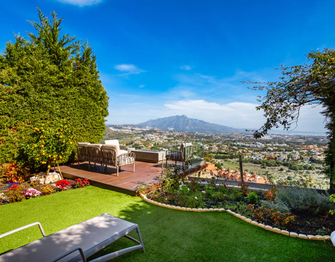 CASA ADOSADA DE ESTILO LOFT CON VISTAS ABIERTAS EN VENTA EN MARBELLA VIEWS, BENAHAVÍS