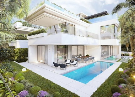 VILLA EN SEGUNDA LÍNEA DE PLAYA EN VENTA CERCA DE PUERTO BANÚS, EN LA MILLA DE ORO DE MARBELLA