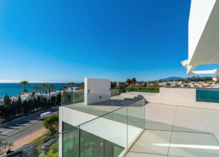 EXCEPCIONAL VILLA PAREADA EN VENTA EN LA MILLA DE ORO DE MARBELLA