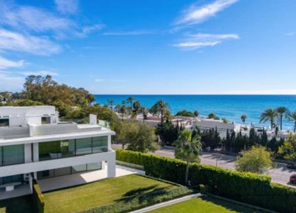 EXCEPCIONAL VILLA PAREADA EN VENTA EN LA MILLA DE ORO DE MARBELLA