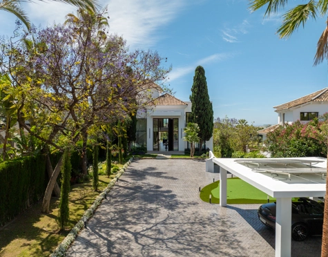 Villa en venta en Los Naranjos, Nueva Andalucia