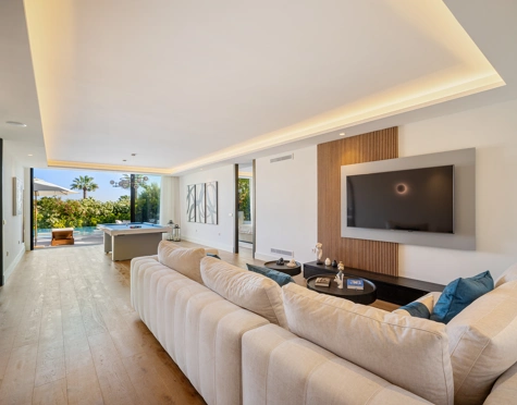 Villa en venta en Los Naranjos, Nueva Andalucia