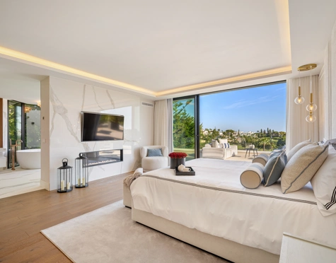 Villa en venta en Los Naranjos, Nueva Andalucia