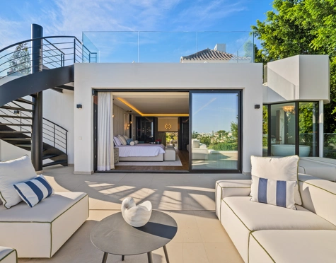 Villa en venta en Los Naranjos, Nueva Andalucia