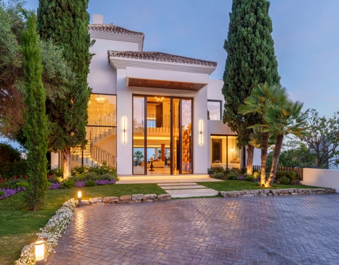 Villa en venta en Los Naranjos, Nueva Andalucia