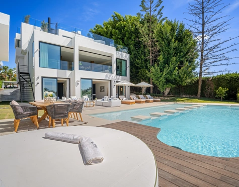 Villa en venta en Los Naranjos, Nueva Andalucia