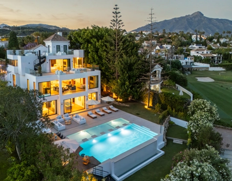 Villa en venta en Los Naranjos, Nueva Andalucia