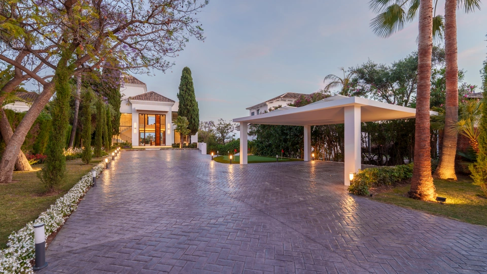Villa en venta en Los Naranjos, Nueva Andalucia