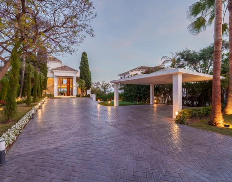Villa en venta en Los Naranjos, Nueva Andalucia