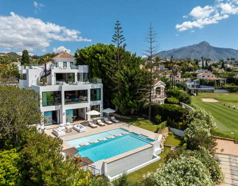 Villa en venta en Los Naranjos, Nueva Andalucia