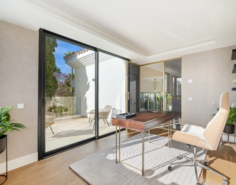 Villa en venta en Los Naranjos, Nueva Andalucia