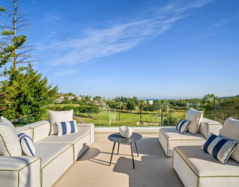 Villa en venta en Los Naranjos, Nueva Andalucia