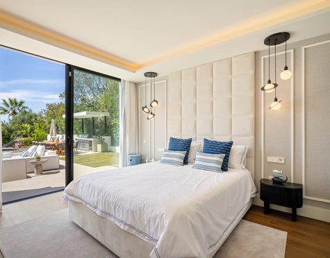 Villa en venta en Los Naranjos, Nueva Andalucia