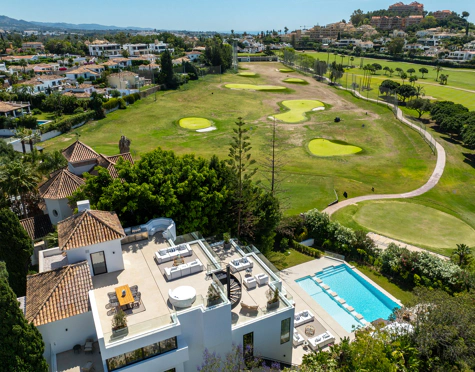 Villa en venta en Los Naranjos, Nueva Andalucia