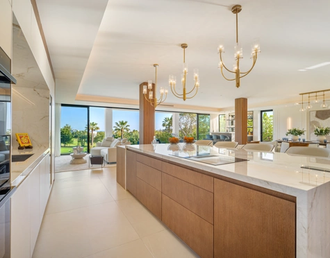 Villa en venta en Los Naranjos, Nueva Andalucia
