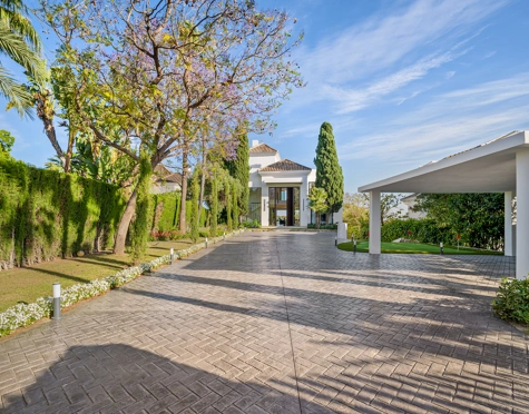Villa en venta en Los Naranjos, Nueva Andalucia