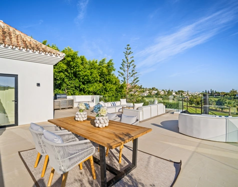 Villa en venta en Los Naranjos, Nueva Andalucia
