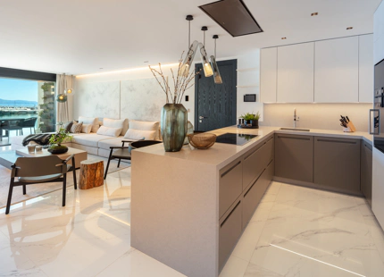 APARTAMENTO CONTEMPORÁNEO EN PRIMERA LÍNEA DE MARINA EN PUERTO BANÚS