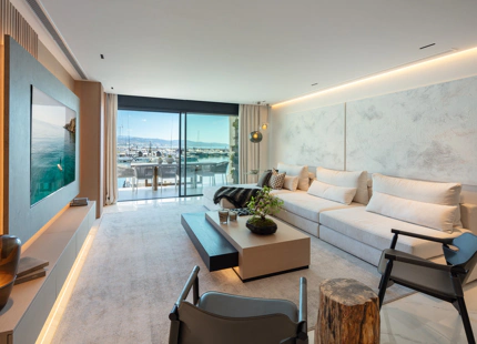 APARTAMENTO CONTEMPORÁNEO EN PRIMERA LÍNEA DE MARINA EN PUERTO BANÚS