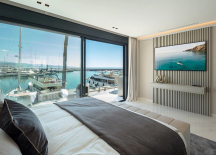 APARTAMENTO CONTEMPORÁNEO EN PRIMERA LÍNEA DE MARINA EN PUERTO BANÚS