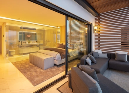 APARTAMENTO CONTEMPORÁNEO EN PRIMERA LÍNEA DE MARINA EN PUERTO BANÚS