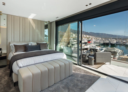 APARTAMENTO CONTEMPORÁNEO EN PRIMERA LÍNEA DE MARINA EN PUERTO BANÚS