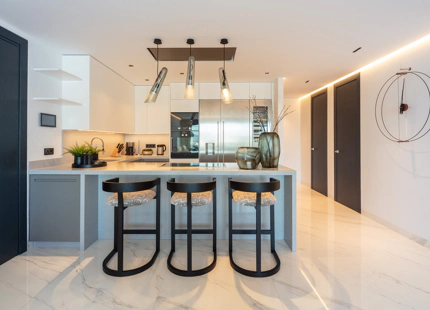 APARTAMENTO CONTEMPORÁNEO EN PRIMERA LÍNEA DE MARINA EN PUERTO BANÚS