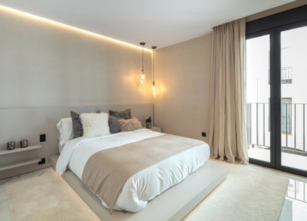 APARTAMENTO CONTEMPORÁNEO EN PRIMERA LÍNEA DE MARINA EN PUERTO BANÚS