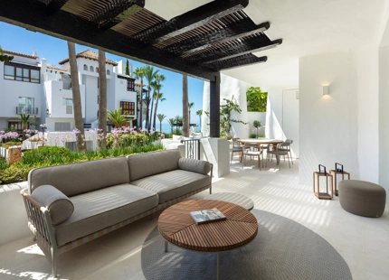 ELEGANT SEASIDE APARTMENT WITH TERRACE IN PUENTE ROMANO