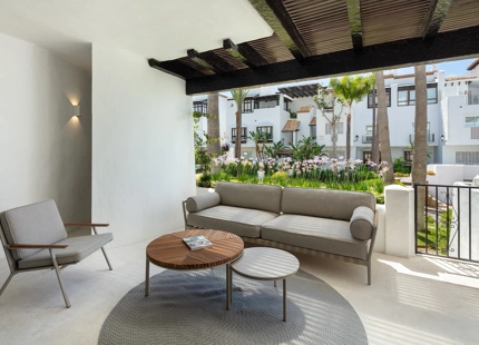 ELEGANT SEASIDE APARTMENT WITH TERRACE IN PUENTE ROMANO