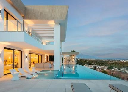 VILLA CONTEMPORÁNEA CON VISTAS PANORÁMICAS EN EL PARAÍSO