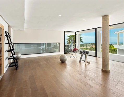 Villa en venta en El Paraiso, Estepona East