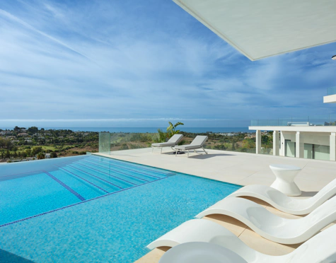 Villa en venta en El Paraiso, Estepona East