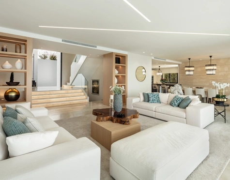 Villa en venta en El Paraiso, Estepona East