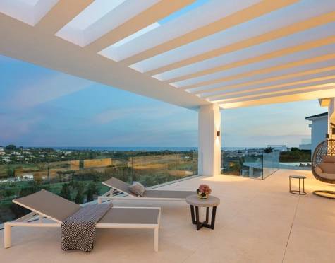 Villa en venta en El Paraiso, Estepona East