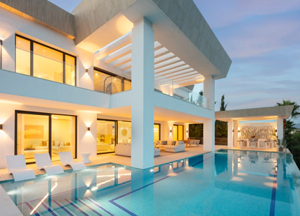VILLA CONTEMPORÁNEA CON VISTAS PANORÁMICAS EN EL PARAÍSO