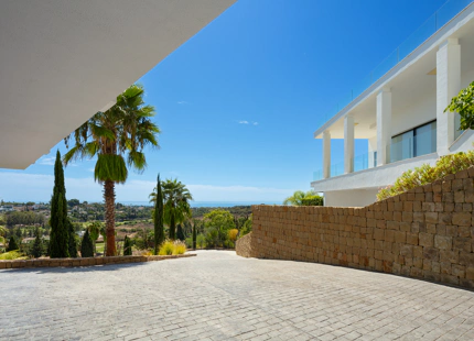 VILLA CONTEMPORÁNEA CON VISTAS PANORÁMICAS EN EL PARAÍSO